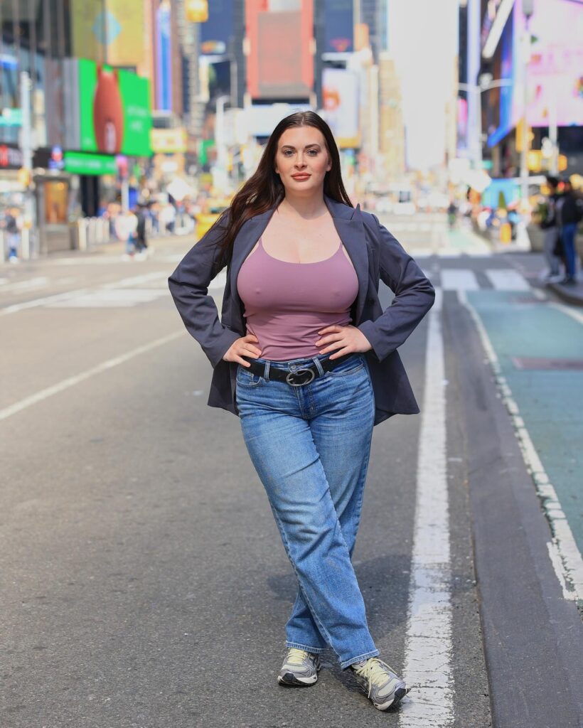 Who Is Lindsay Lee? Biography, Age, Career & Net Worth