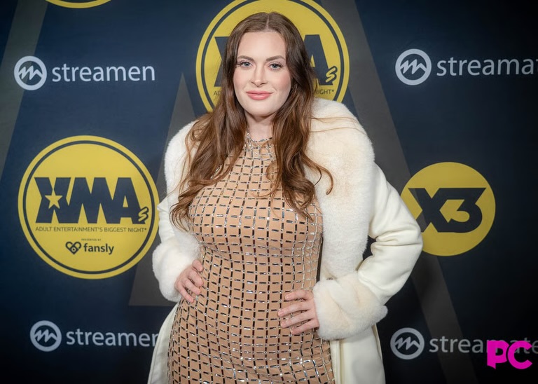 Who Is Lindsay Lee? Biography, Age, Career & Net Worth